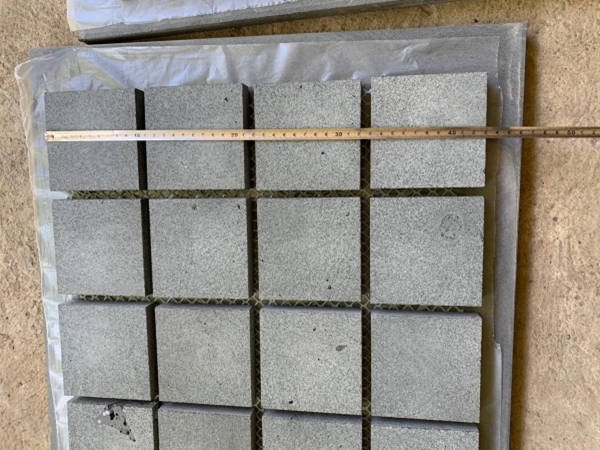Bluestone cobblestone on mesh 100x100x30mm